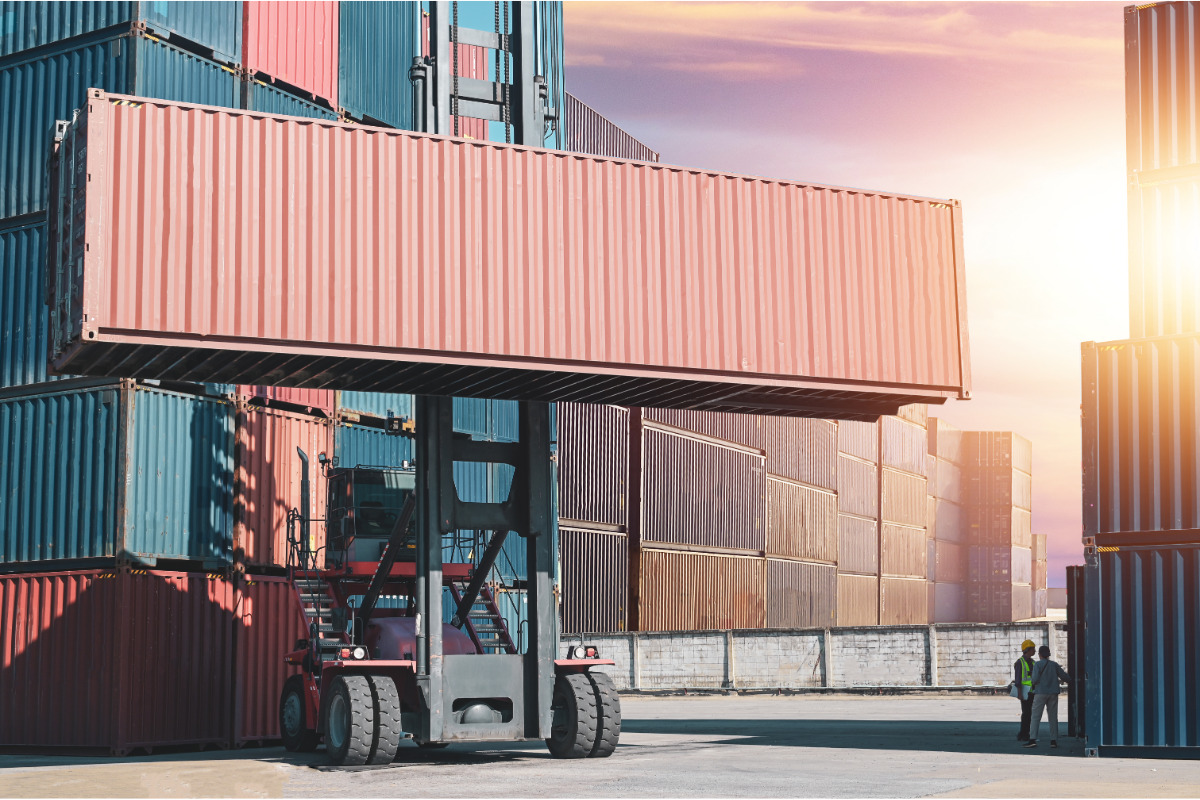 transport-de-marchandises-avec-les-conteneurs